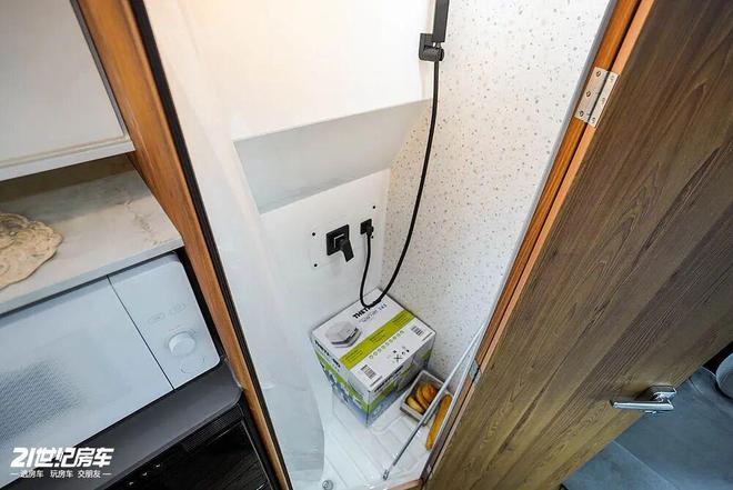 B型房车全能利器大驰房车大腕200F冰球突破2598万起的“堆料王”！(图6)