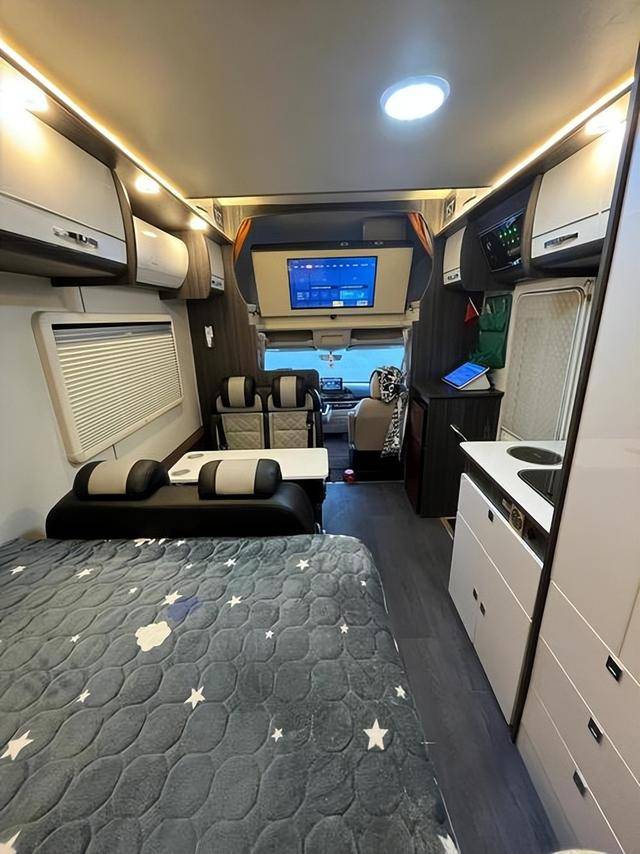 租边玩！相机租、房车租、搭子租把体验拉满冰球突破豪华版app