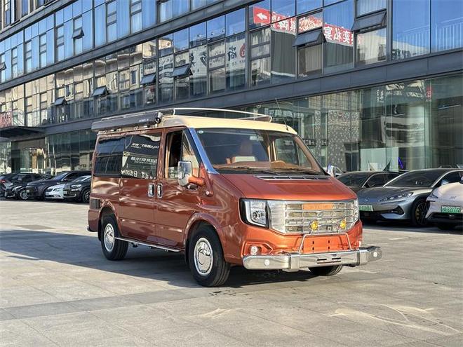 沃森威尔1917复古风款式惊艳亮相冰球突破豪华版江铃福顺JMC宿营车(图2)